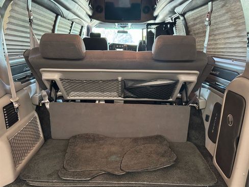 Used 2018 GMC Savana 2500 w/ Enhanced Convenience Package image 19