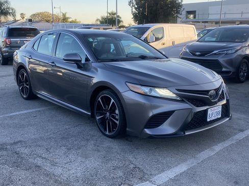 Used 2019 Toyota Camry XSE image 6