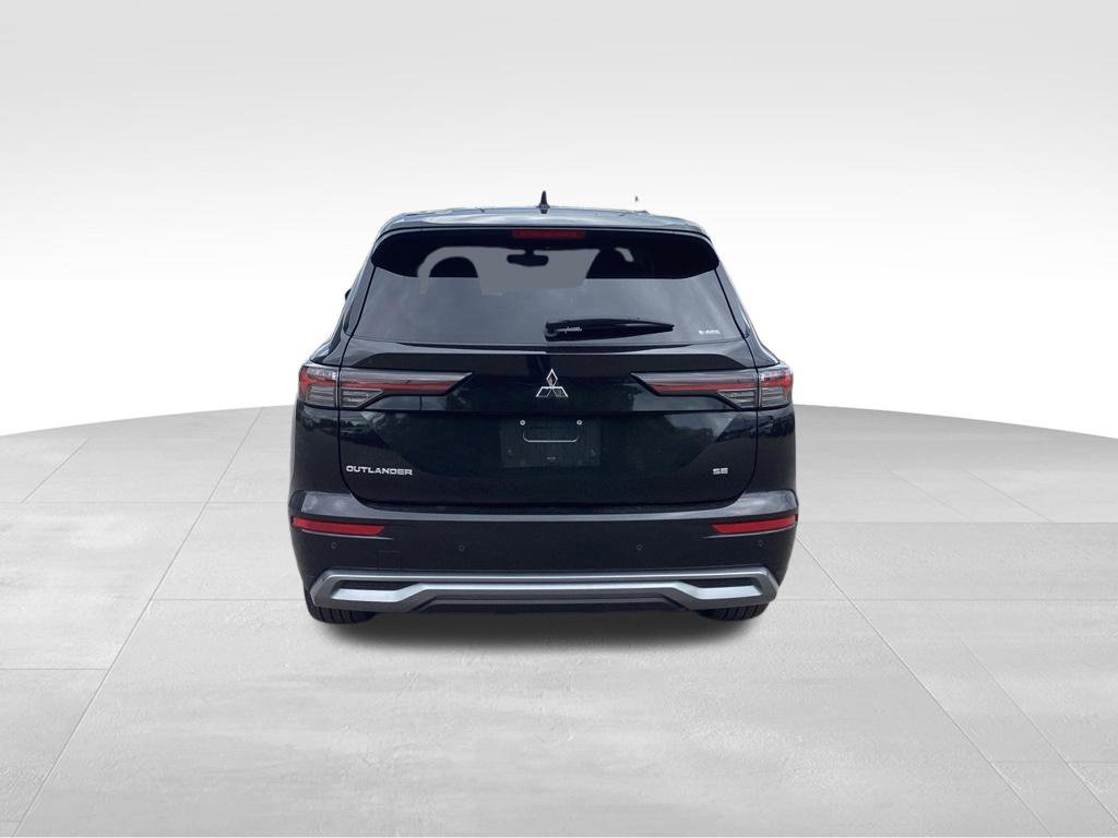 Used 2025 Mitsubishi Outlander AWD image 5