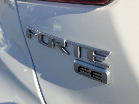 Used 2023 Kia Forte LX image 7