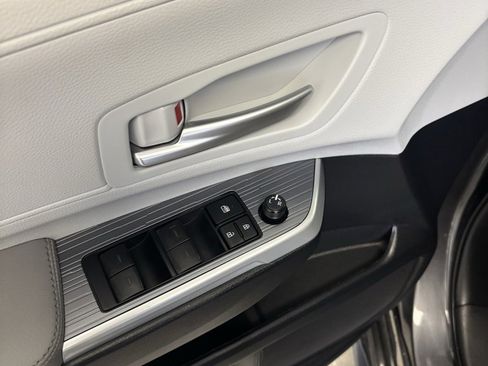 Used 2025 Toyota Sienna XLE image 10