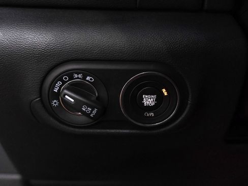 Used 2017 Maserati Levante AWD/4WD image 18