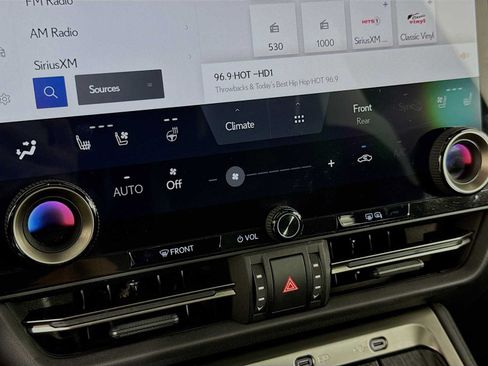 Used 2024 Lexus GX 550 w/ Accessory Package (2T) AWD/4WD image 18
