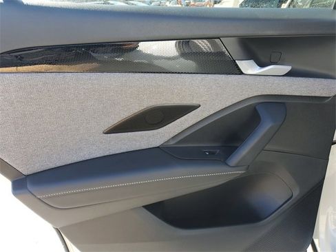 Used 2025 Volkswagen Tiguan S image 9