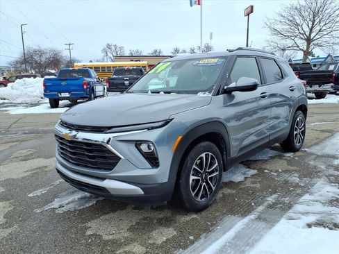Used 2024 Chevrolet TrailBlazer LT w/ LT Cold Weather Package image 1