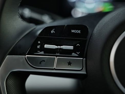 Certified 2025 Hyundai Elantra Limited image 32