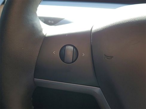 Used 2024 Tesla Model Y Performance image 22