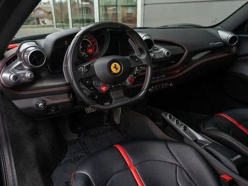 Used 2021 Ferrari F8 Tributo image 22