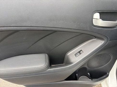 Used 2017 Kia Forte LX FWD image 25