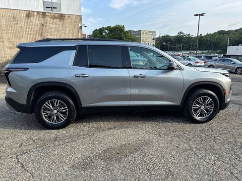 Used 2024 Chevrolet Traverse LT w/ LPO, Floor Liner Package FWD image 8