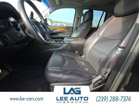 Used 2017 Cadillac Escalade Luxury w/ LPO, Radiant Package RWD image 3