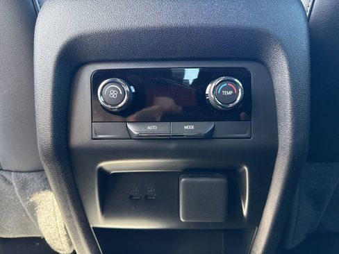 Used 2026 Chevrolet Traverse LT w/ Driver Confidence Package image 28