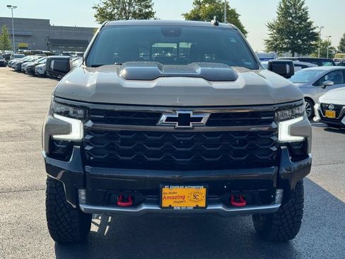 Used 2023 Chevrolet Silverado 1500 ZR2 AWD/4WD image 9