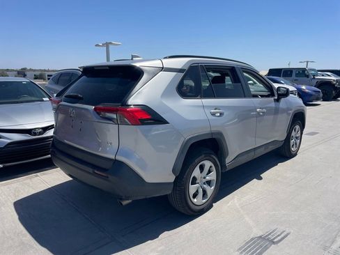 Used 2021 Toyota RAV4 LE FWD image 2