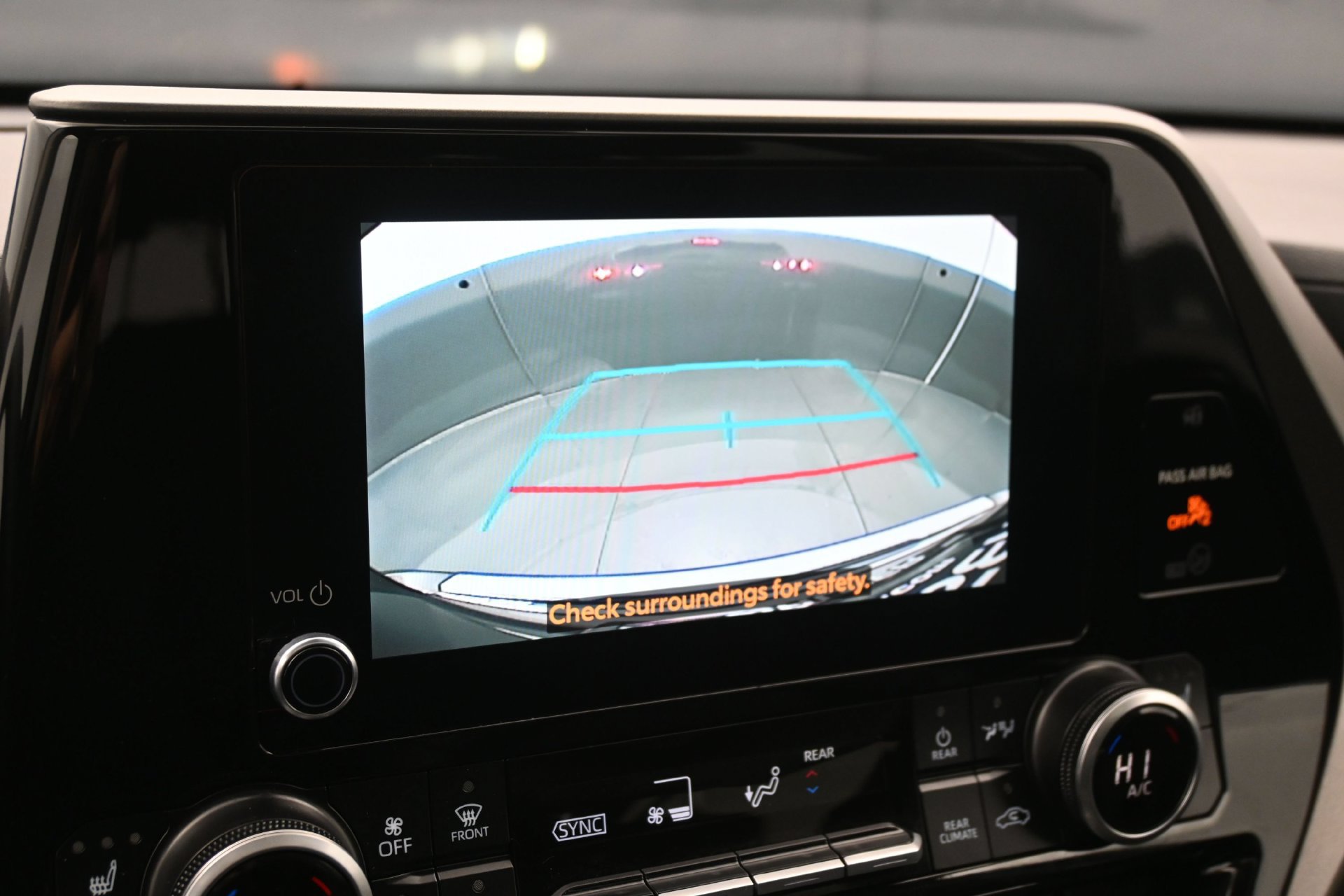 Used 2025 Toyota Highlander XLE AWD/4WD image 23