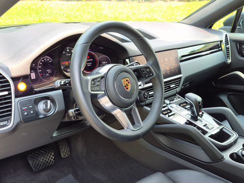 Certified 2023 Porsche Cayenne Platinum Edition AWD/4WD image 4