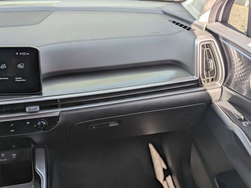 Certified 2025 Kia Sorento LX image 15