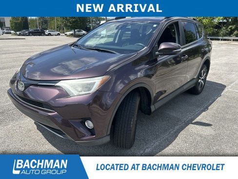 Used 2017 Toyota RAV4 XLE FWD image 2