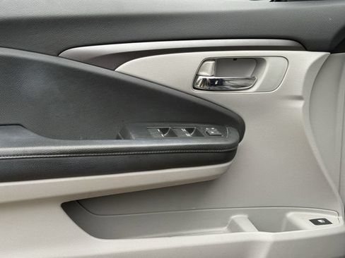 Used 2017 Honda Pilot EX image 23