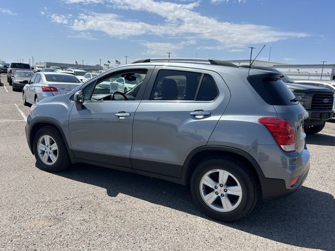 Used 2019 Chevrolet Trax LT w/ LT Convenience Package FWD image 3