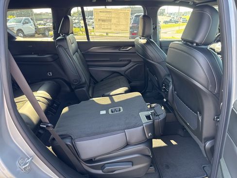 New 2025 Jeep Grand Cherokee L Altitude image 19