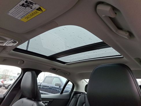 Used 2019 Volvo S60 T6 Momentum w/ Premium Package image 15