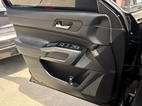Used 2024 Nissan Pathfinder SL w/ SL Premium Package FWD image 22