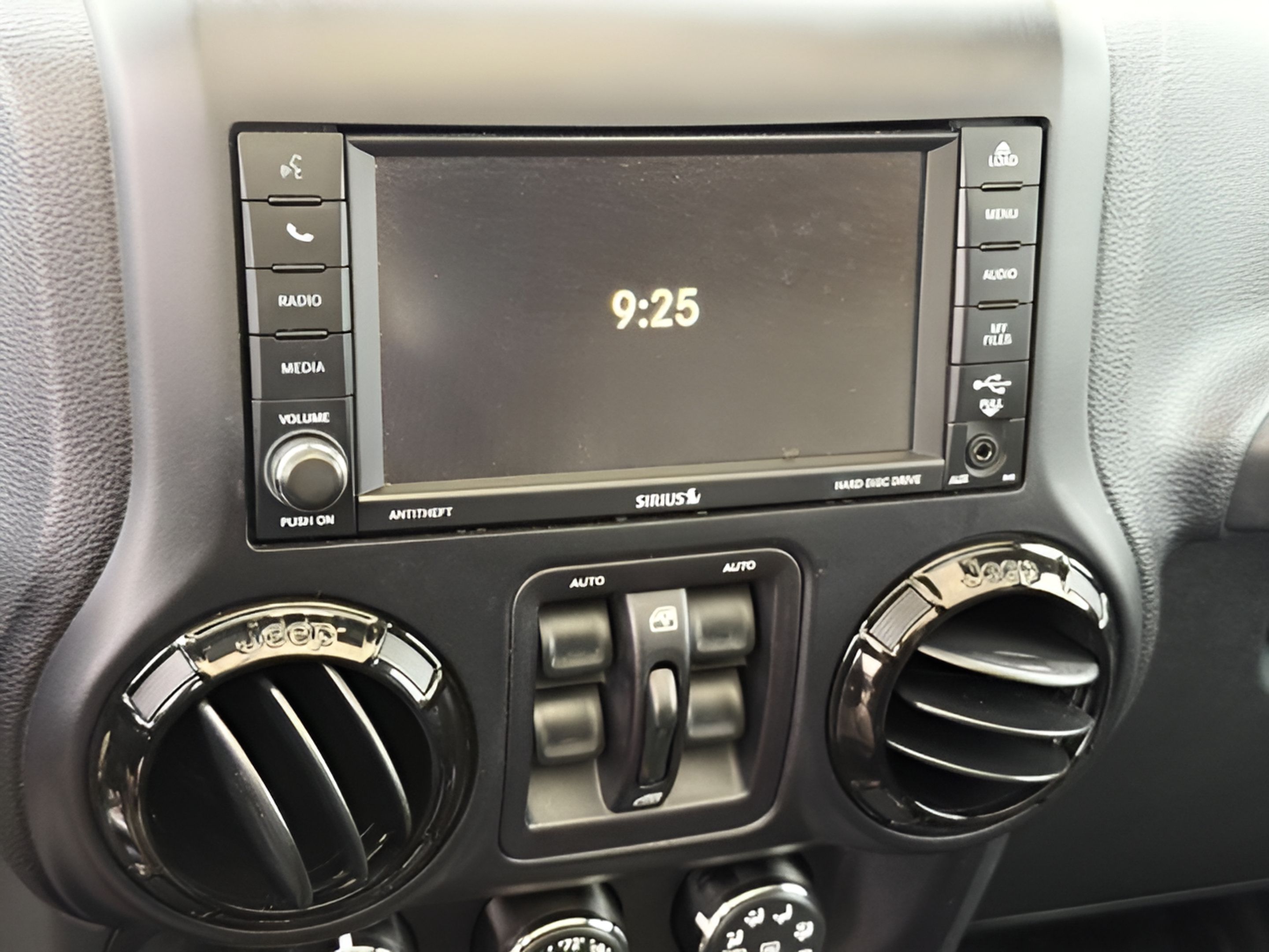 Used 2017 Jeep Wrangler Unlimited Sahara AWD/4WD image 21