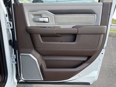 New 2025 RAM 2500 Laramie AWD/4WD image 17
