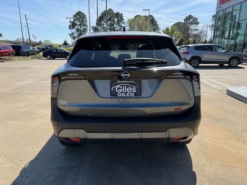 New 2026 Nissan Kicks SR image 4