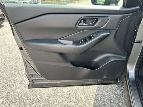 Used 2024 Nissan Rogue S AWD/4WD image 13