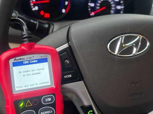 Used 2013 Hyundai Accent GLS w/ Premium Pkg image 17