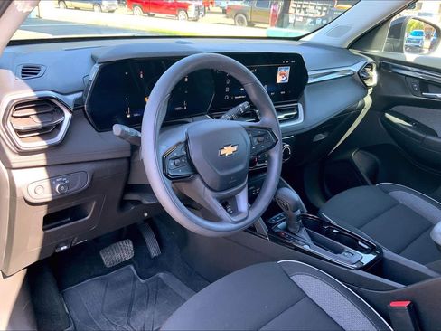Used 2024 Chevrolet TrailBlazer LT FWD image 18