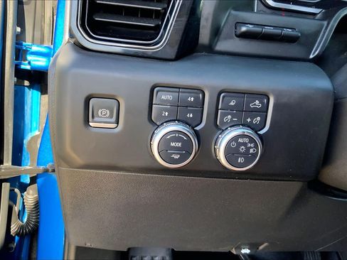 Used 2022 GMC Sierra 1500 AT4 w/ AT4 Premium Package AWD/4WD image 32