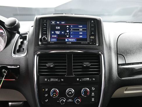 Used 2019 Dodge Grand Caravan SXT FWD image 10