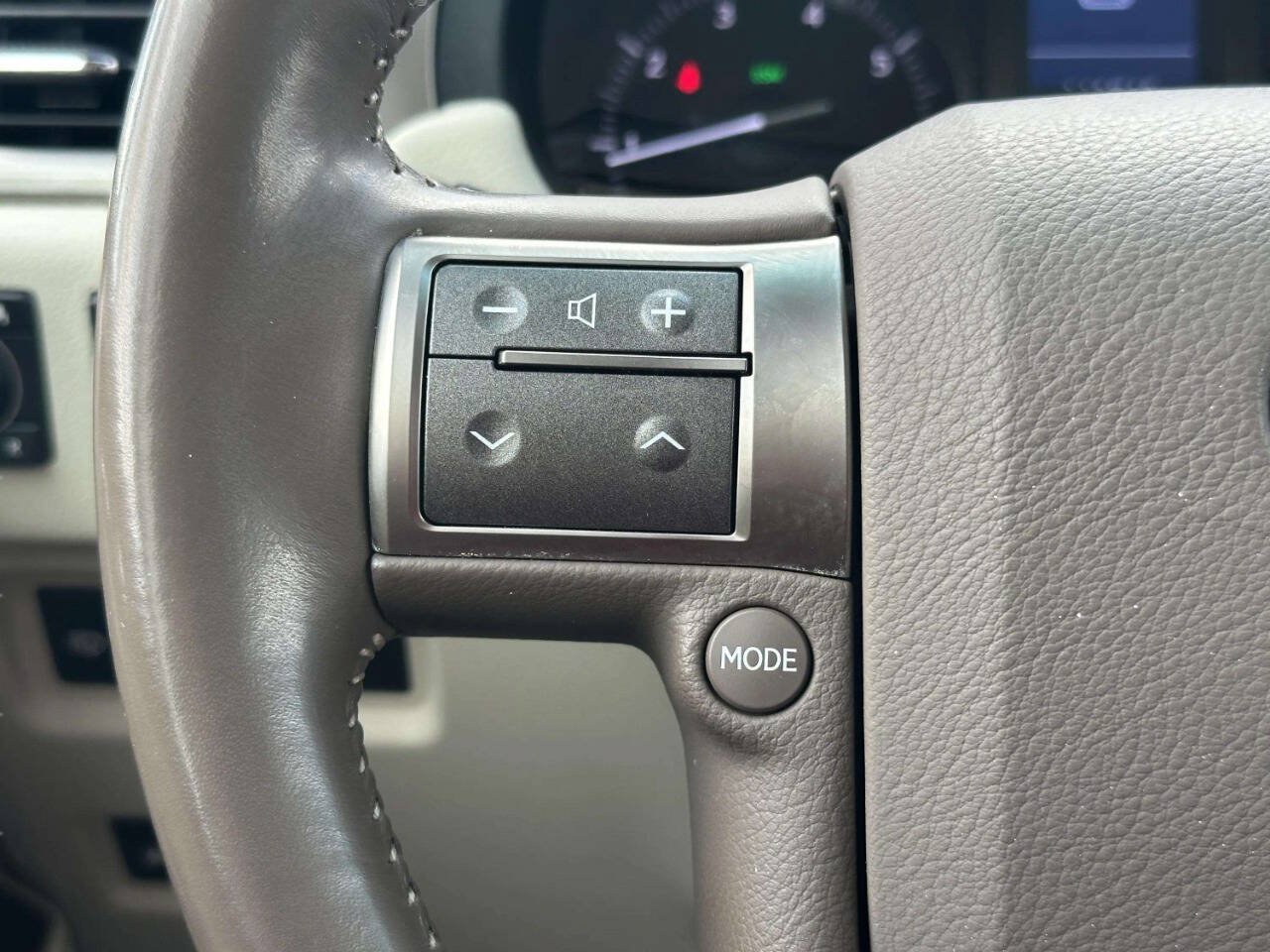 Used 2014 Lexus GX 460 w/ Premium Package AWD/4WD image 27