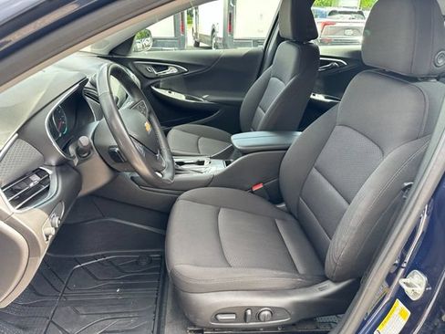 Used 2018 Chevrolet Malibu LT w/ Driver Confidence Package FWD image 11