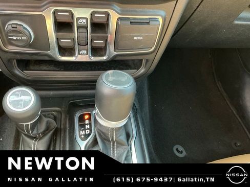 Used 2023 Jeep Wrangler Unlimited Sahara w/ Cold Weather Group AWD/4WD image 5