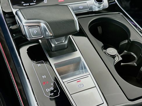 Used 2023 Audi Q8 Prestige w/ Prestige Package image 7