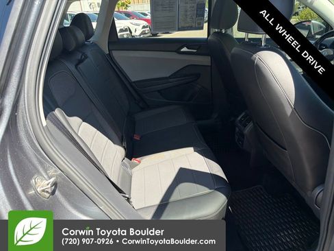 Used 2022 Volkswagen Taos SE w/ Panoramic Sunroof Package AWD/4WD image 15