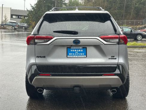 Used 2022 Toyota RAV4 SE image 4