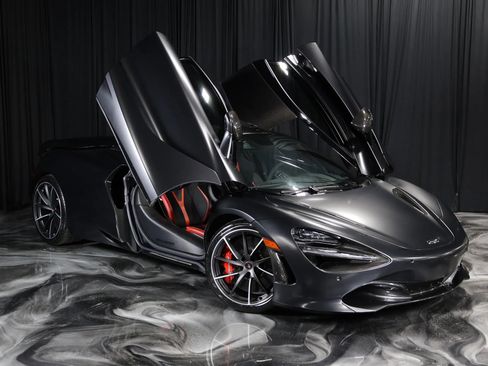 Used 2018 McLaren 720S RWD image 4