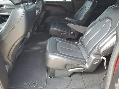 Used 2025 Chrysler Pacifica Select FWD image 27