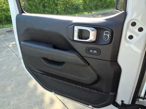 Used 2021 Jeep Wrangler Unlimited Sahara AWD/4WD image 16