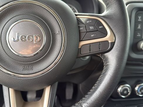 Used 2017 Jeep Renegade Latitude image 16