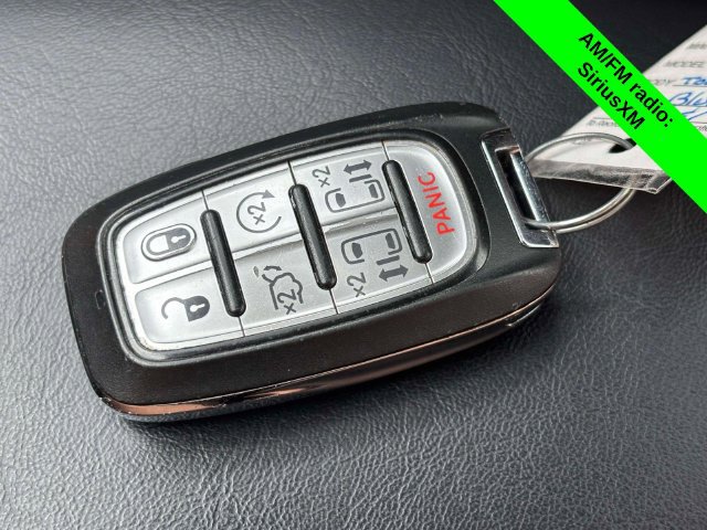 Used 2023 Chrysler Pacifica Touring-L FWD image 21