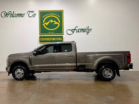 Used 2023 Ford F350 Lariat w/ Lariat Ultimate Package AWD/4WD image 5
