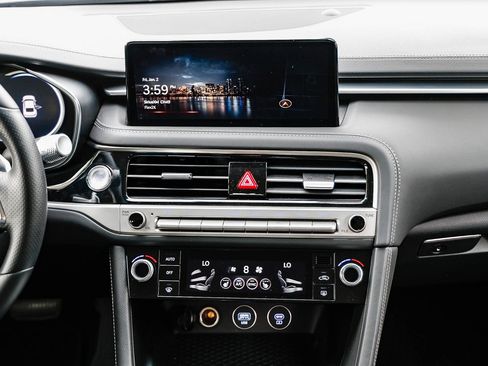 Used 2025 Genesis G70 2.5T image 11