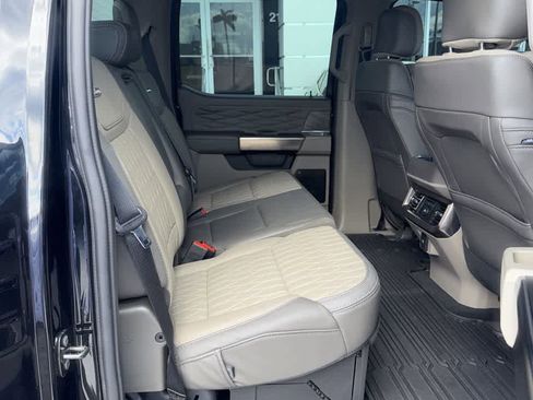 Used 2025 Ford F250 Platinum w/ Platinum Plus Package AWD/4WD image 11