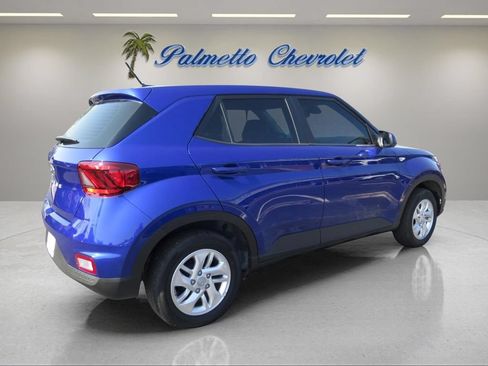 Used 2025 Hyundai Venue SE FWD image 3